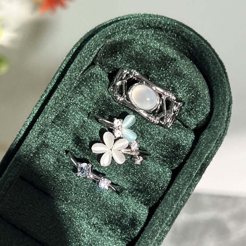 The 2025 new trendy flower-style open ring is a delicate, sweet and cool cat's eye stone, a niche and cold style index ring for women Application Scenario