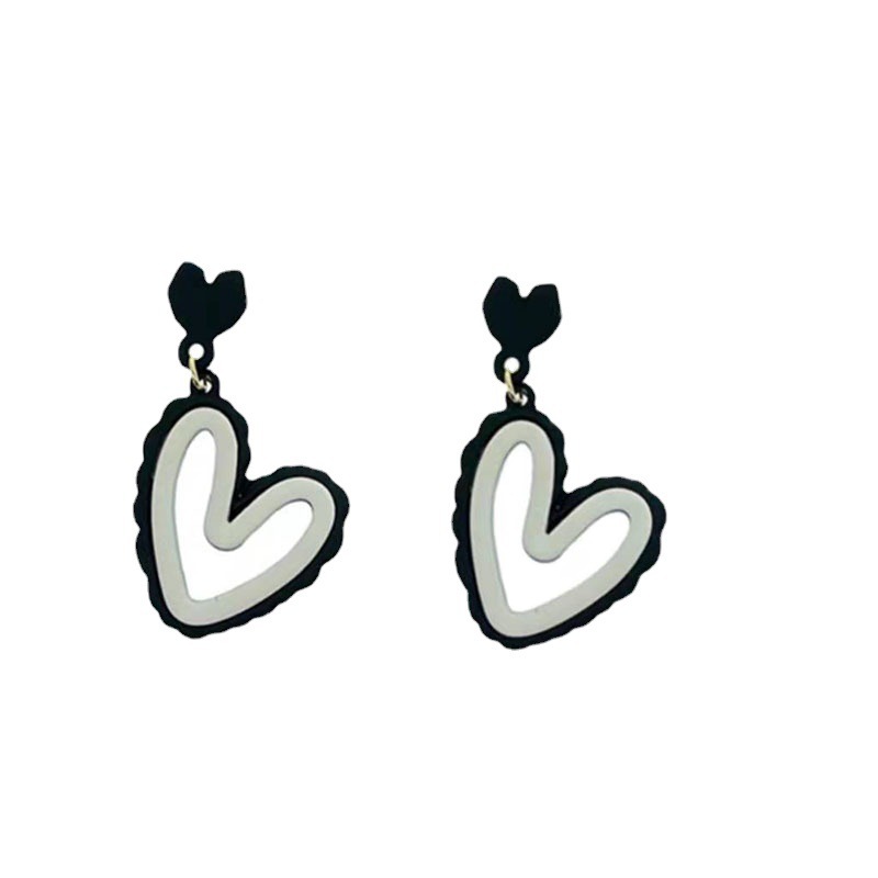 Korean style black and white contrasting heart-shaped earrings, ins niche design sense, high-end sweet and cool stud earrings and earrings wholesale Item Picture