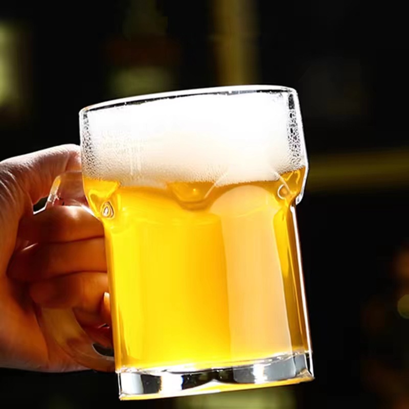 Thickened glass with handle, creative large-capacity 1-liter draft beer cup, 500ml cup, Foga White Hero Cup Application Scenario