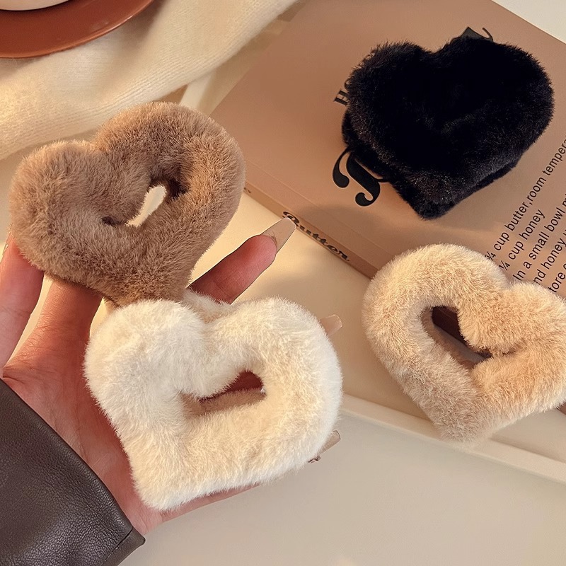 Maillard plush heart-shaped hairpin for women, half-tied hair clip at the back of the head, simple hairpin, medium-sized shark clip headwear details Picture