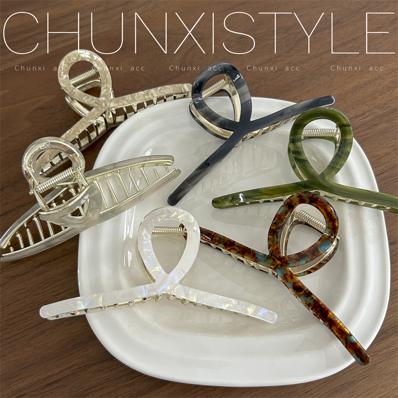 The 2023 new large-sized metal acetate hairpin for the back of the head, featuring a high-end and elegant updo and shark clip headwear full figure