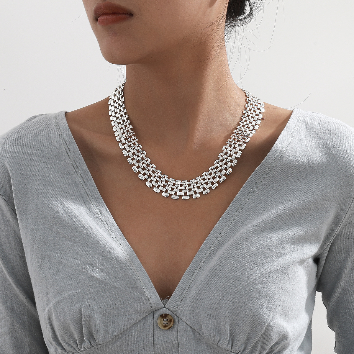 European and American cross-border jewelry, exaggerated and grand hollowed-out chain necklace, women's punk hip-hop style silver wide chain necklace full figure