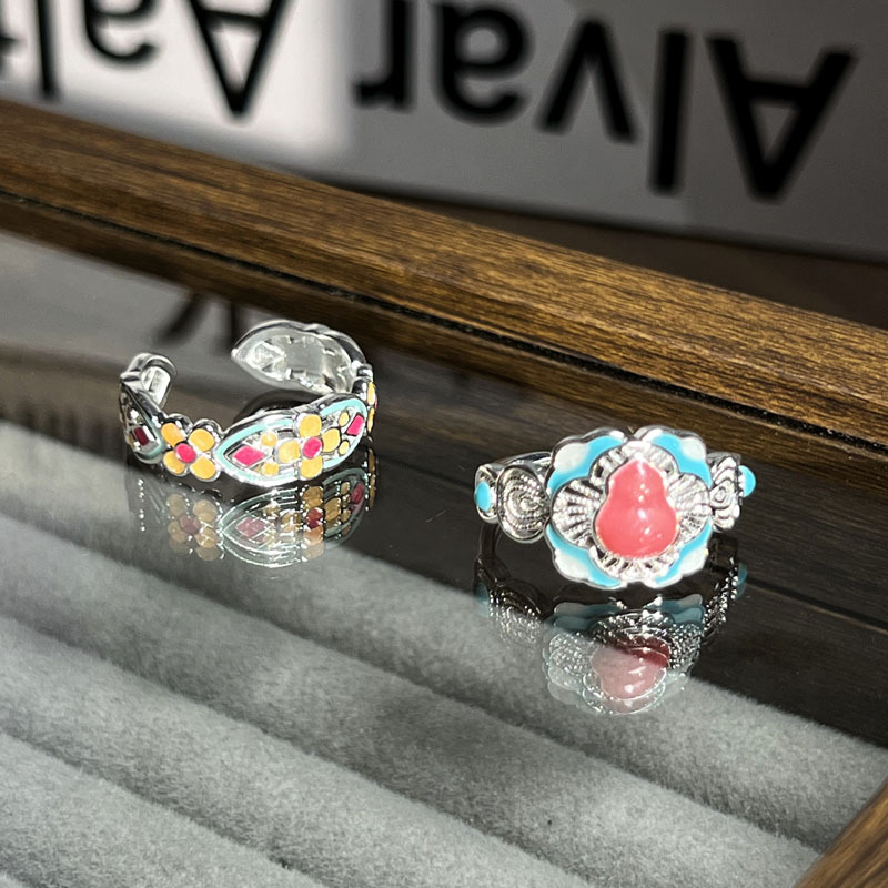 New Chinese-style Hanfu accessories: Colorful enamel gourd, personalized court-style ring, women's unique and niche design ring Application Scenario