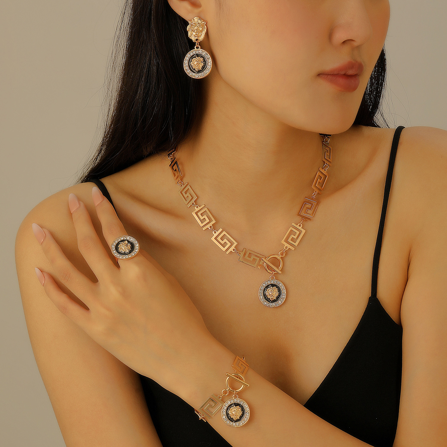 A set of four-piece jewelry for women, featuring cross-border retro and individual hip-hop style lion-head earrings, necklaces, bracelets and rings from the Middle East, Europe and America full figure