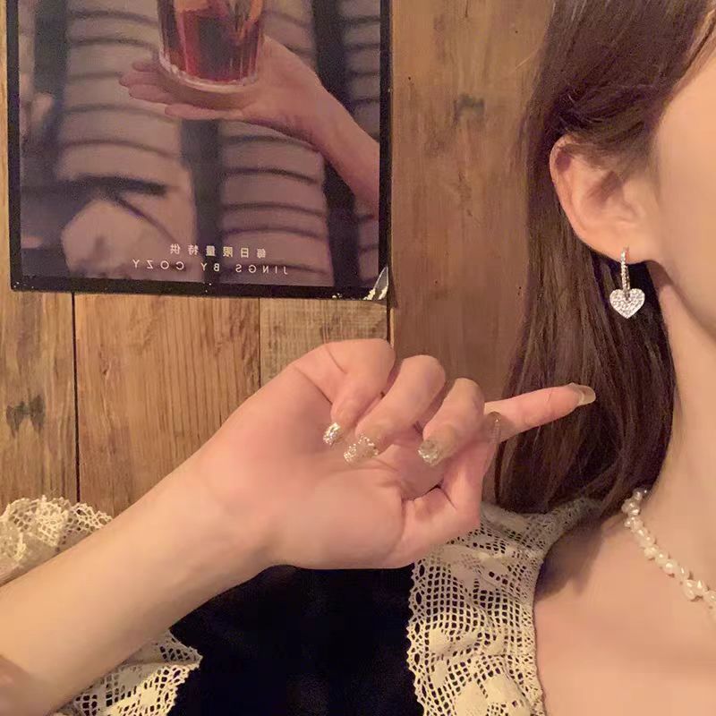 "Ambiguous Message" Heart-shaped earrings 2025 New trendy, sweet and niche design sense high-end earrings and earrings details Picture