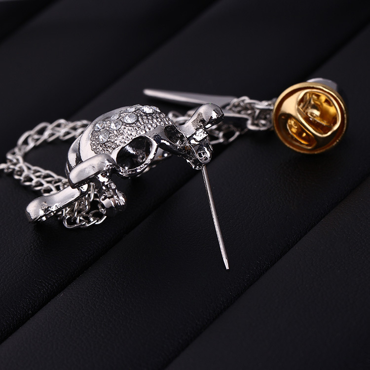 A popular cross-border bestseller from Europe and America, featuring an exaggerated and unique retro lightning chain with full diamonds and a skull brooch as a Halloween accessory Specification drawing