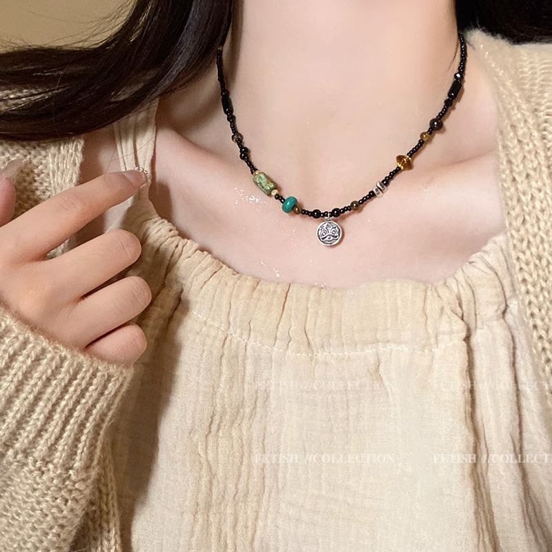Retro auspicious cloud beaded necklace, light luxury and niche design, 2023 new style collarbone chain for girls full figure