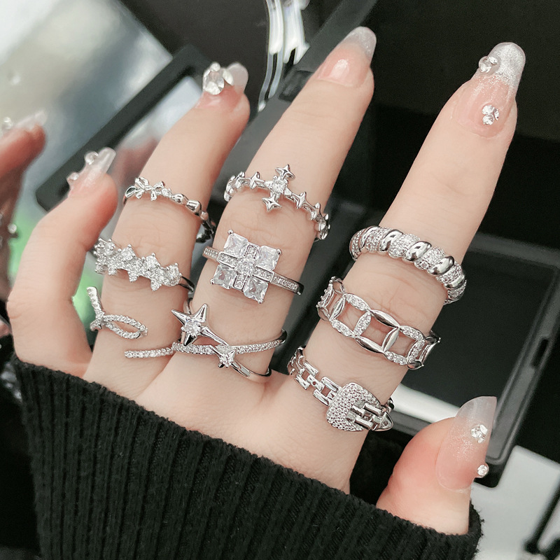 A high-end, irregular bow, cross and starburst ring for women, with a light and luxurious touch, is exquisite and adjustable details Picture