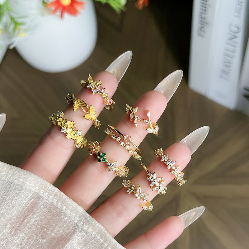 New Chinese-style retro golden flower butterfly color diamond elegant light luxury open ring, fashionable and individual niche ring for women Application Scenario