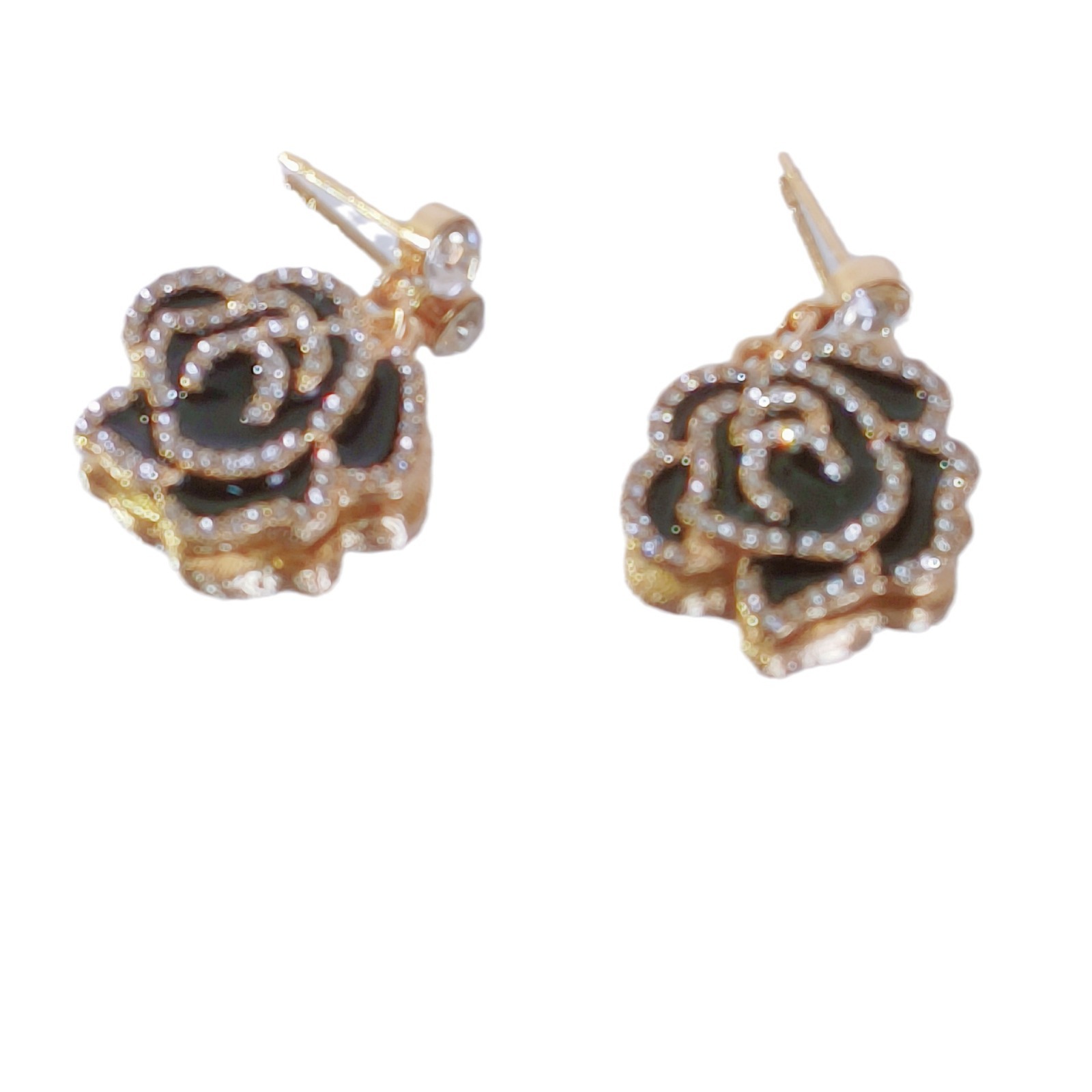 "Black Mountain Camellia" French Camellia ear studs with a delicate fragrance for women, a new style of high-end floral earrings Item Picture