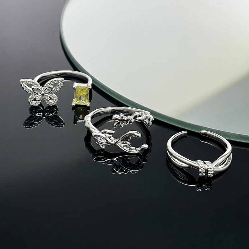 The new butterfly Little goldfish fashion and light luxury open ring exudes a feminine and high-end charm. It features a unique and cold style with exquisite craftsmanship Application Scenario