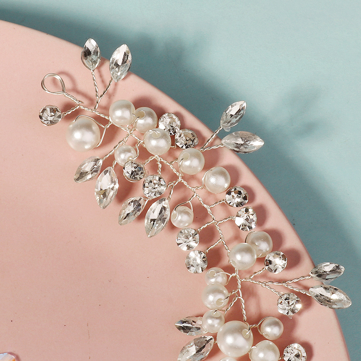 New Chinese-style Xiuhe ancient-style headband, ins style, versatile and beautiful handcrafted hair accessory, pearl crystal hair band, water diamond jewelry details Picture