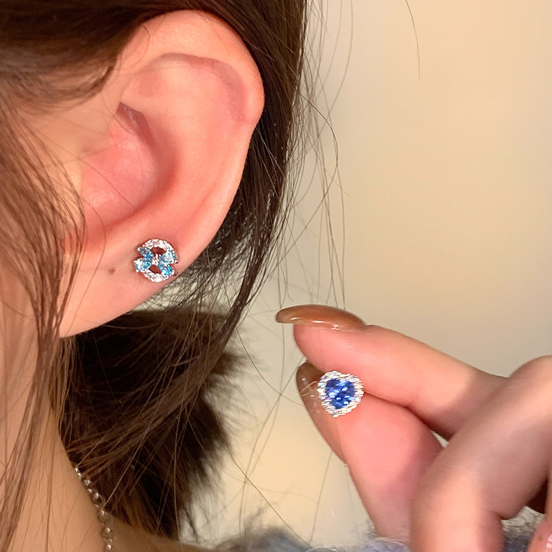 Exquisite blue heart-shaped zircon ear studs for women's sweet and cool style, versatile and high-end ear bone studs, unique best-selling earrings wholesale Application Scenario