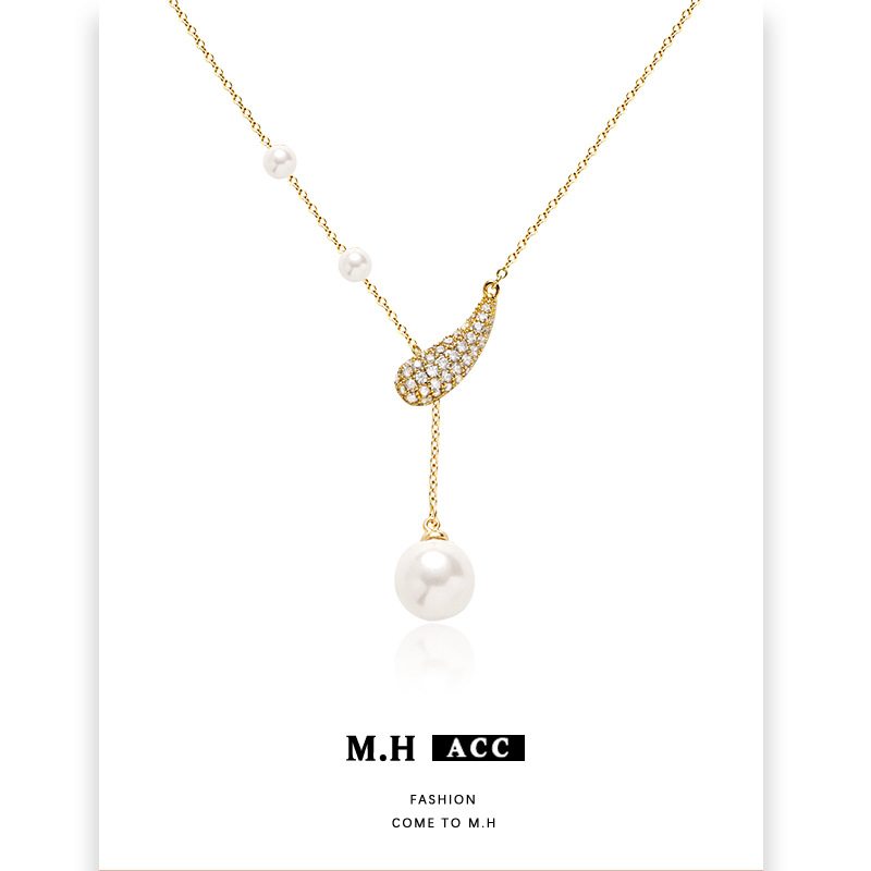 Asymmetrical pearl zircon necklace for women, simple gold collarbone chain, ins brass gold-plated fine chain pendant Application Scenario