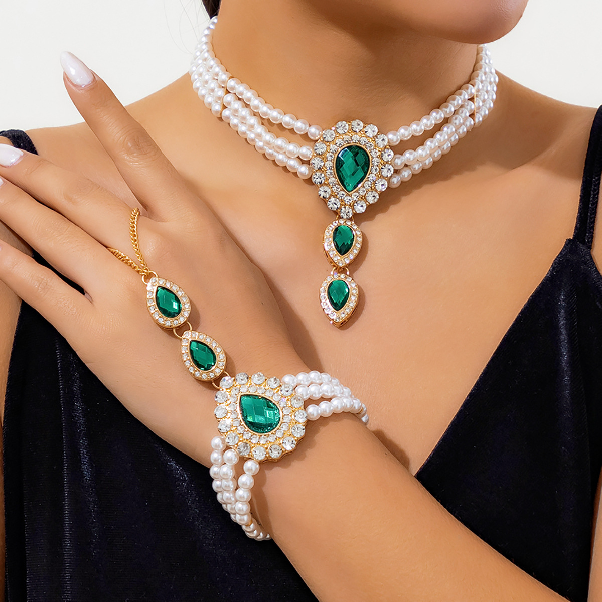 European and American cross-border jewelry, light luxury retro style beaded choker necklace, imitation pearl rhinestone fashionable collar jewelry full figure