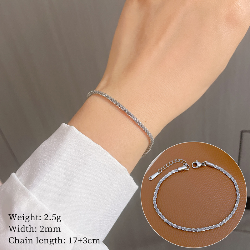 【 All-titanium Steel 】 Minimalist chain Dongdaemun personalized bracelet, a retro birthday gift for a female Internet celebrity and her best friend Application Scenario