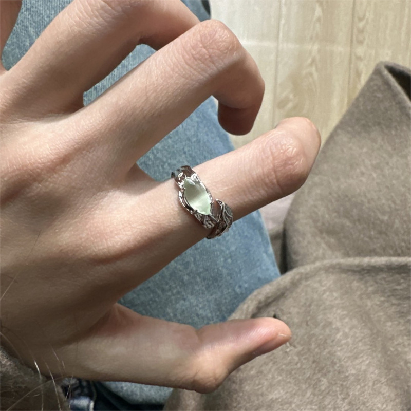 s925 Silver Pigeon Egg Zircon knot ring, with a unique and niche design, is a light luxury, fashionable and exquisite ring for the index finger Application Scenario