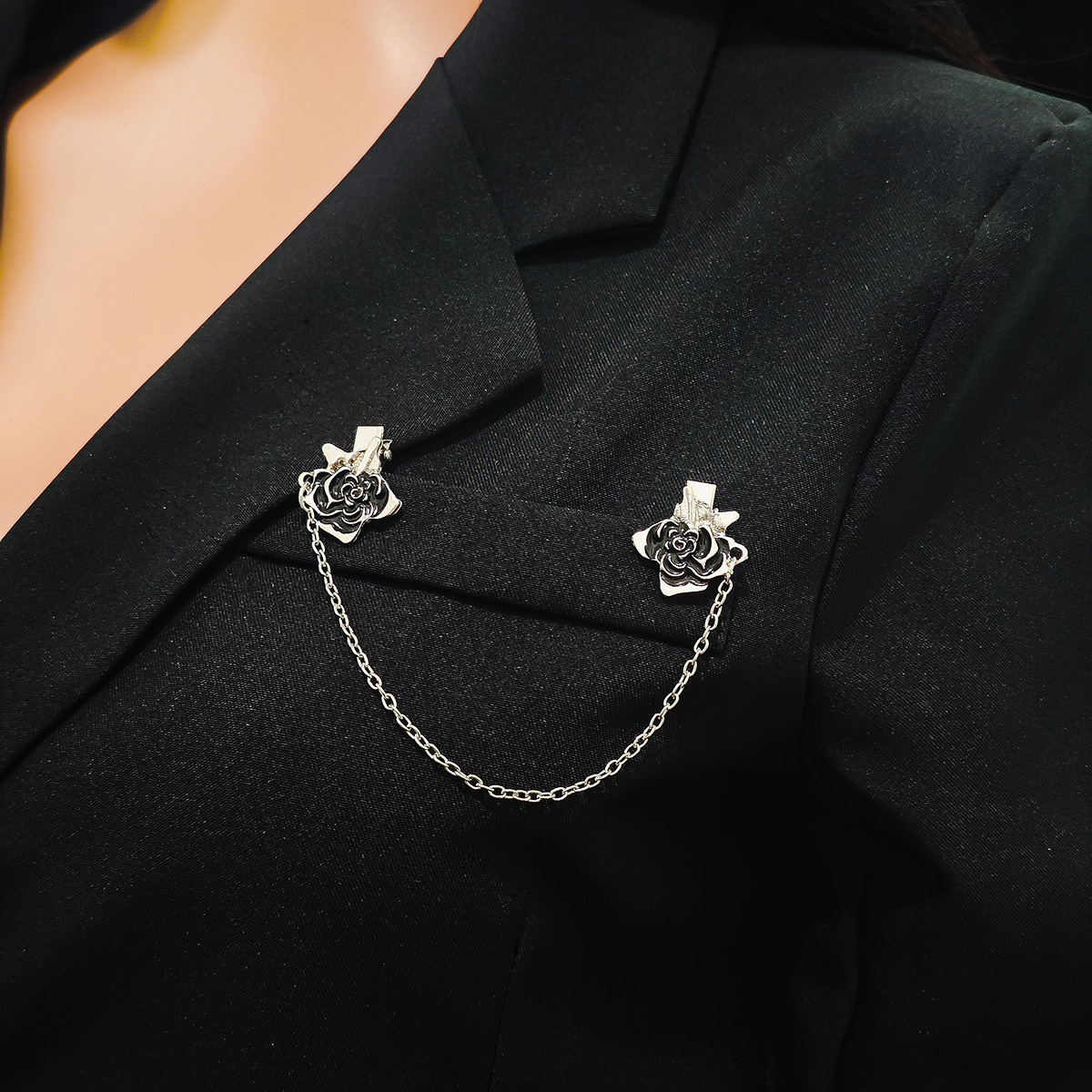 European and American cross-border retro fashion style rose dress lapel, simple and versatile design sense, clothing accessory brooch full figure