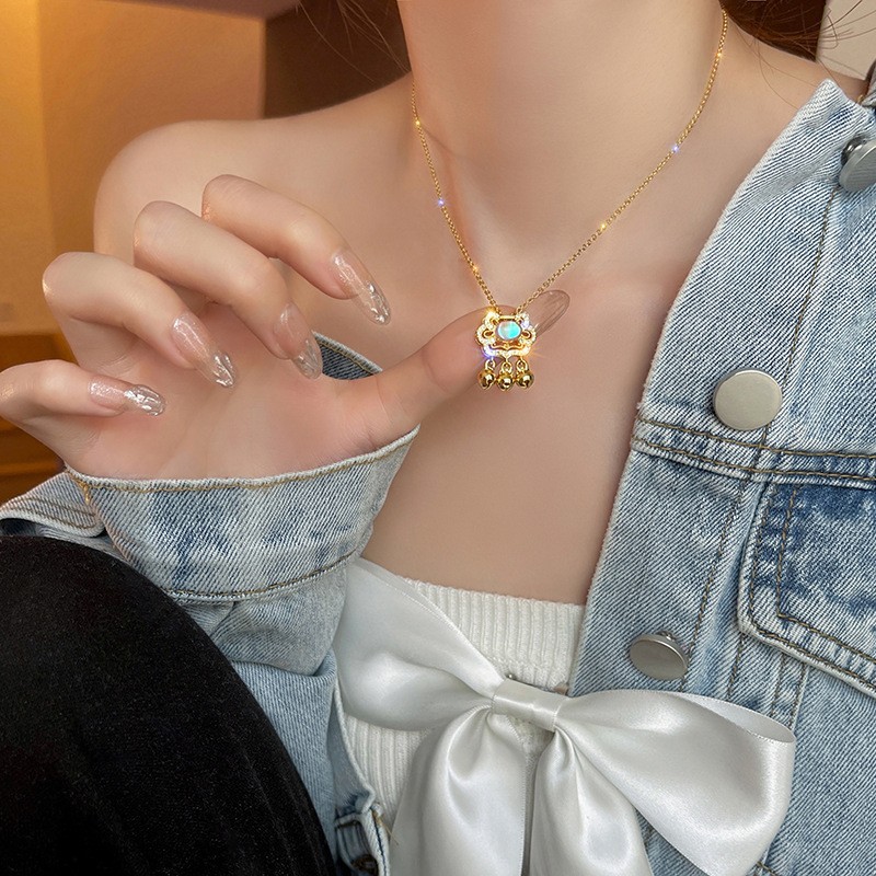 New national trend moonstone safety lock titanium steel necklace for women, ins light luxury niche zircon exquisite collarbone chain wholesale Application Scenario