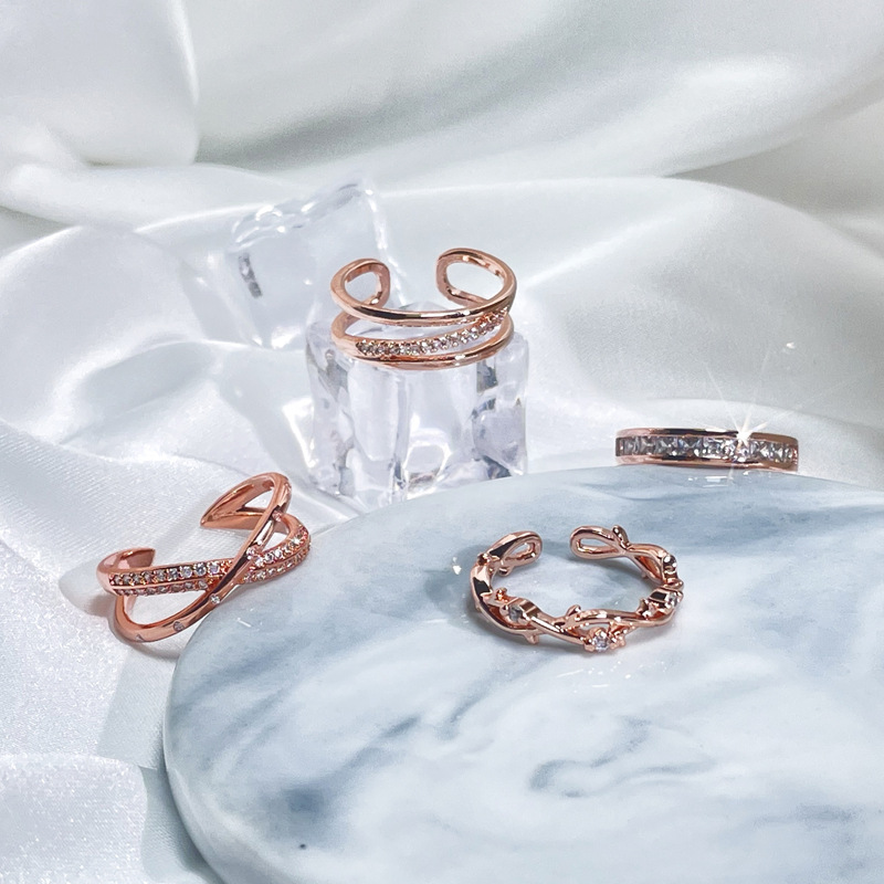 This high-end, sweet and cool multi-layer diamond-encrusted, elegant open-top ring is a niche, light luxury, versatile and fashionable index finger ring that can make your skin look fairer full figure