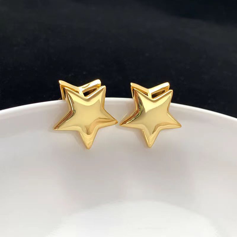 INS trendy double-sided five-pointed star ear buckles and stud earrings, niche design, high-end feel, simple and elegant, versatile earrings Application Scenario