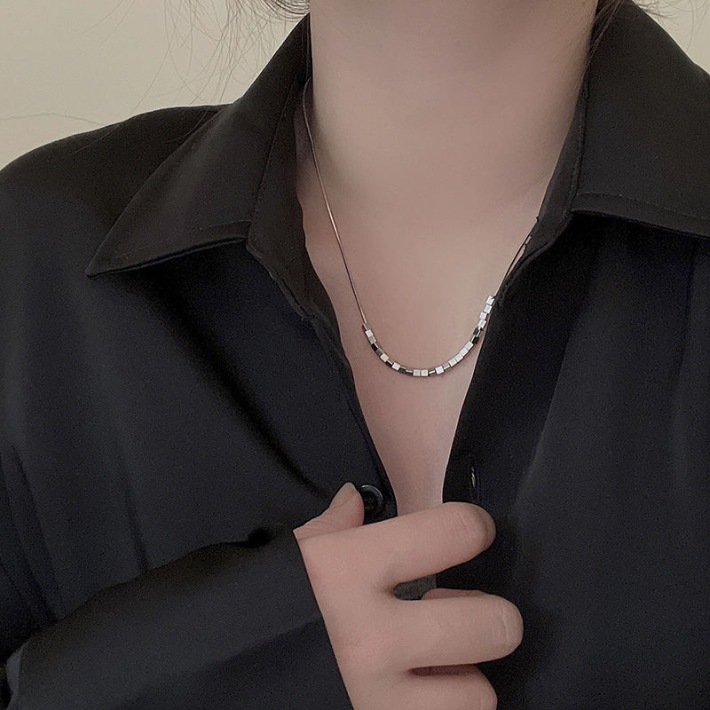 Silver small square necklace for women, 2023 new design sense, niche collarbone chain, light luxury neckchain accessory details Picture