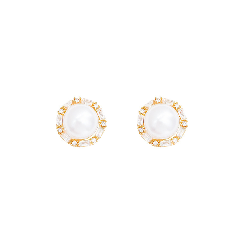 Light luxury and simple pearl earrings with round zircon stud earrings are versatile for women, exuding a sense of elegance and sophistication. They are trendy and popular earrings Item Picture