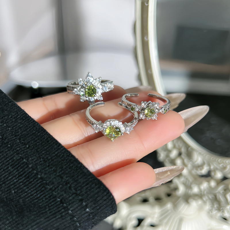 This exquisite and light luxury olive green zircon ring is a bestseller in Europe and America. It features a unique design for women, exuding a dazzling and fashionable vibe. It's a trendy index ring details Picture