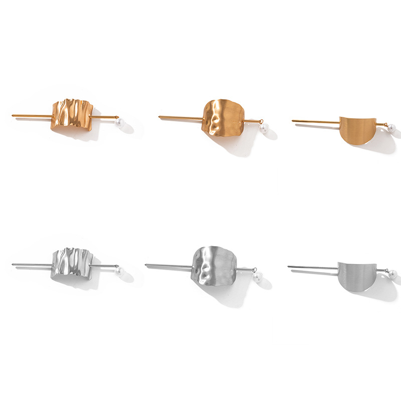 The new European and American style pearl hair accessories are selling well across borders. The back of the head, the updo hairpin, and the niche irregular hairpin and headwear Item Picture