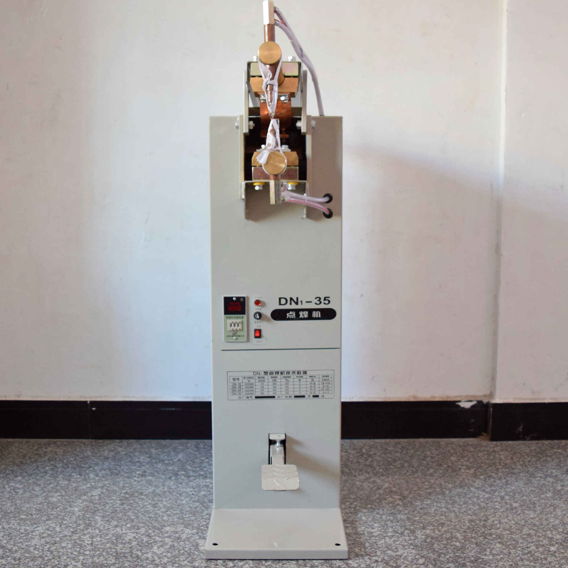 Foot pedal DN-16/25 spot welding machine, silicon-controlled rectifier type metal spot welding, 220V/380V dual power supply, factory Maitaibao undefined