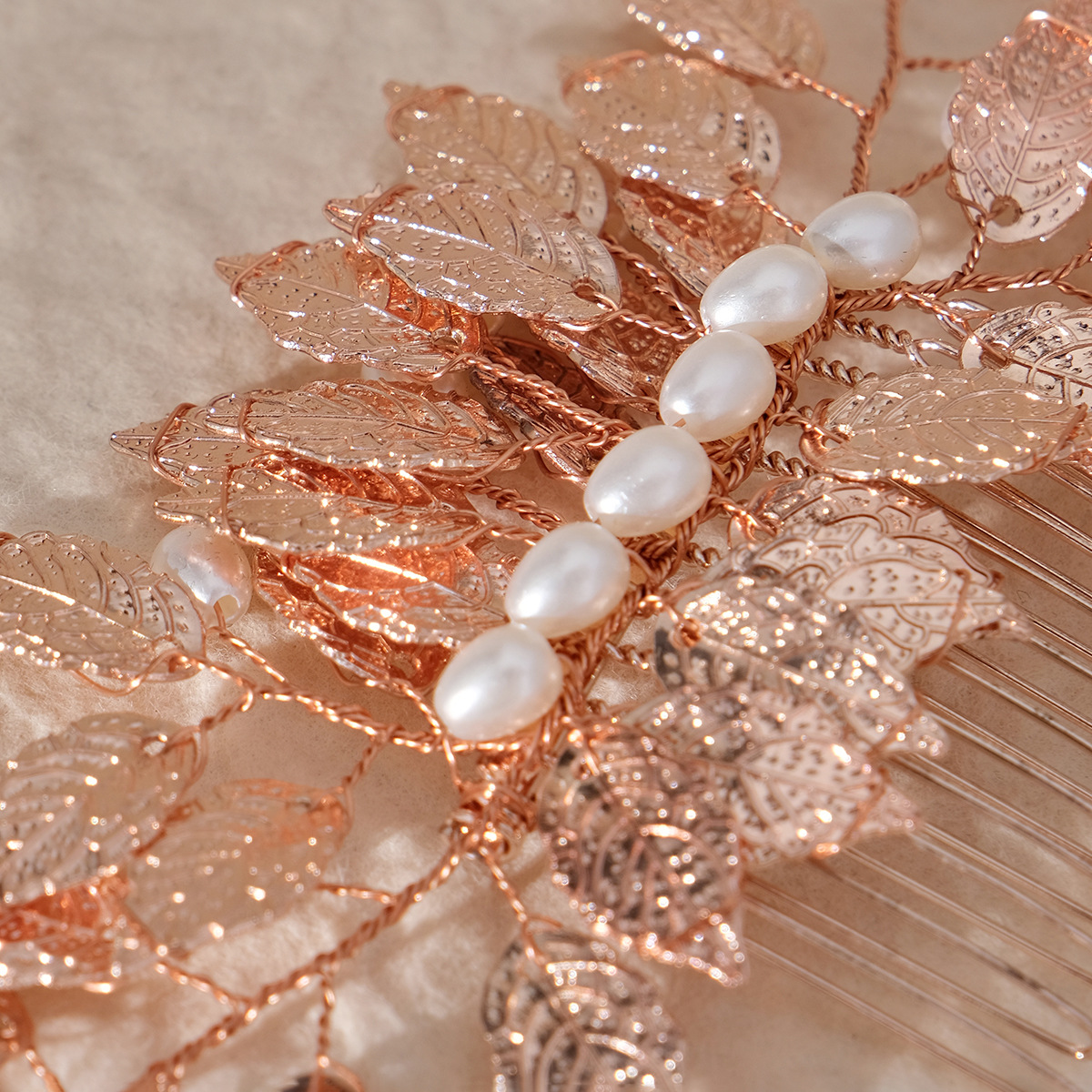 New Chinese-style bride's retro hair accessory, forest-themed leaf handcrafted hair bun comb, Xiuhe dress, cheongsam, versatile pearl hair comb Application Scenario