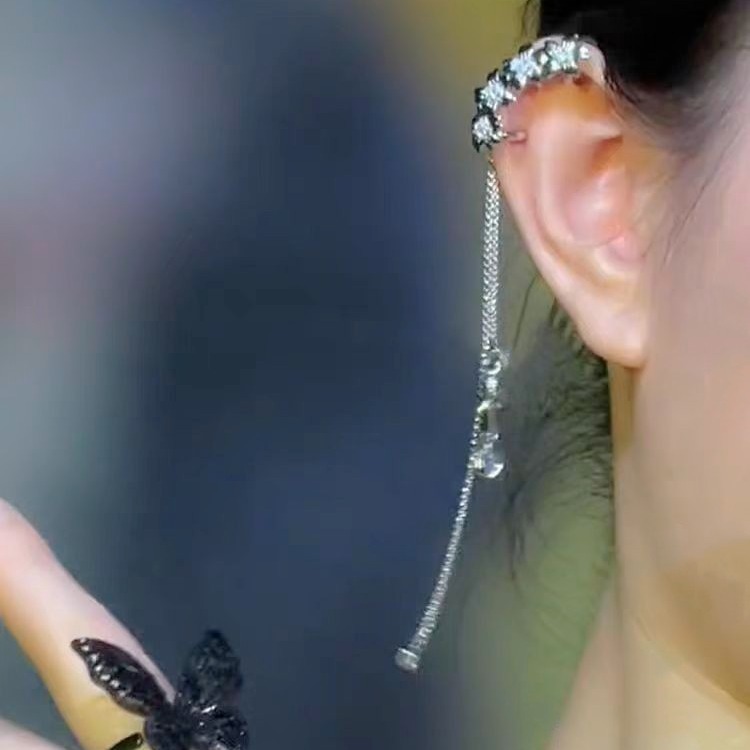 A profusion of flowers ~ Flower-fringed ear bone clips without ear holes, unique and versatile ear clips for women, with a niche and elegant design details Picture