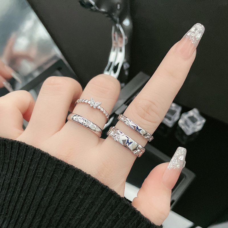 The new best-selling butterfly couple open ring, with a light luxury and high-end feel, features a simple, niche and individualistic cold style full figure