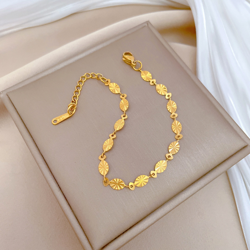 【 All-titanium Steel 】 Oval Sequined chain Dongdaemun Personalized bracelet, retro birthday gift for female Internet celebrity and best friend Application Scenario