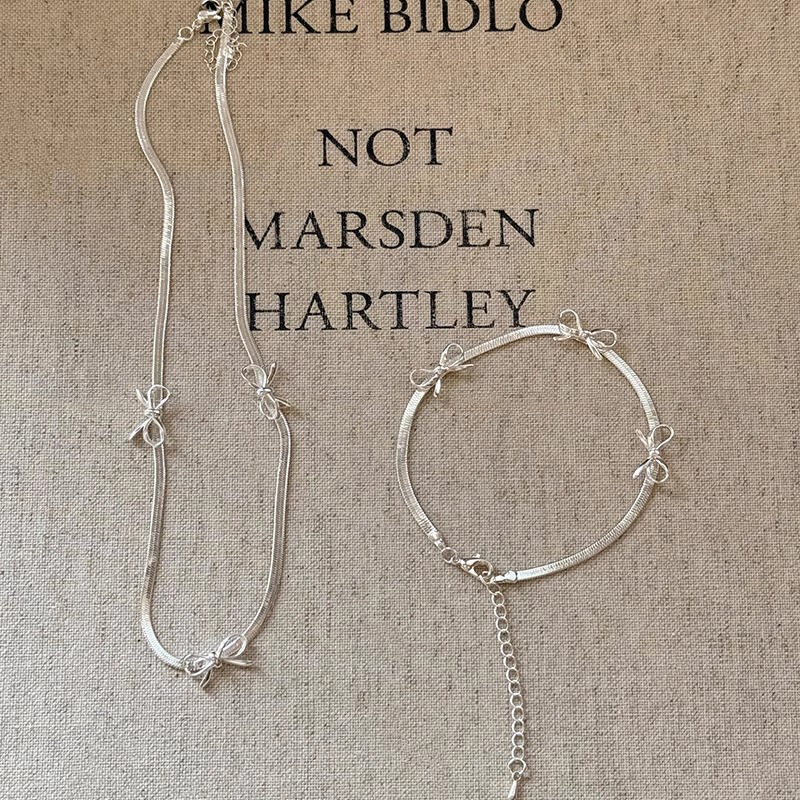 Silver bow necklace for women, summer style, fashionable snake bone chain, niche design choker neck chain, collarbone chain details Picture