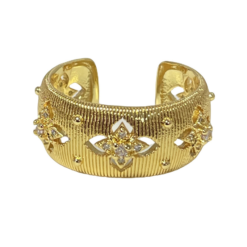 A new Chinese-style retro, exquisite and luxurious brushed four-leaf clover ring with a simple and elegant touch for women. It's a versatile food ring Item Picture