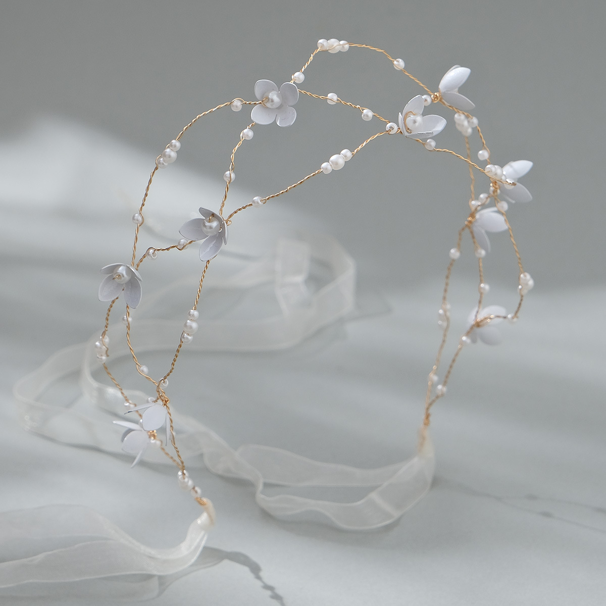 European and American bride accessories, wedding gowns, evening gowns, hair bands, retro and versatile hair-pressing headwear, handcrafted beaded flower grid headbands details Picture