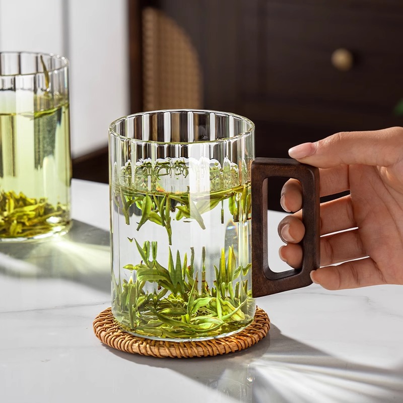 Factory wholesale transparent striped glass cups, light luxury and simple wooden handle green tea cups, home and office drinking cups for entertaining guests Specification drawing