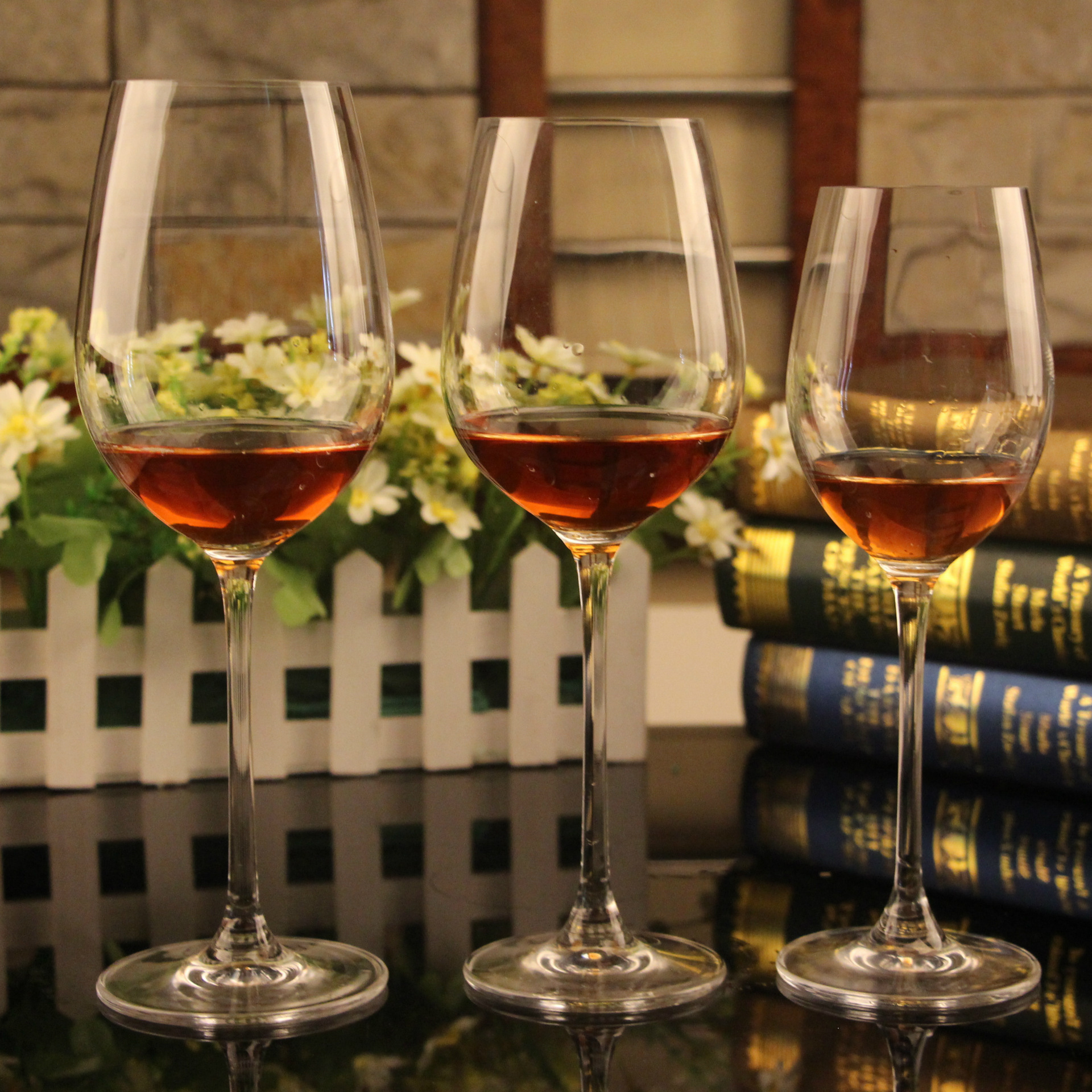 Wholesale of high-end transparent glass wine glasses, red wine glasses, machine-made goblets, and Beaujolais Rheinland wine glasses Specification drawing