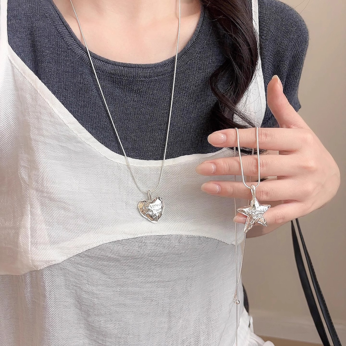 Silver heart-shaped star-shaped pendant necklace for women's ins, a unique and high-end style, versatile sweater chain pull-out long accessory full figure
