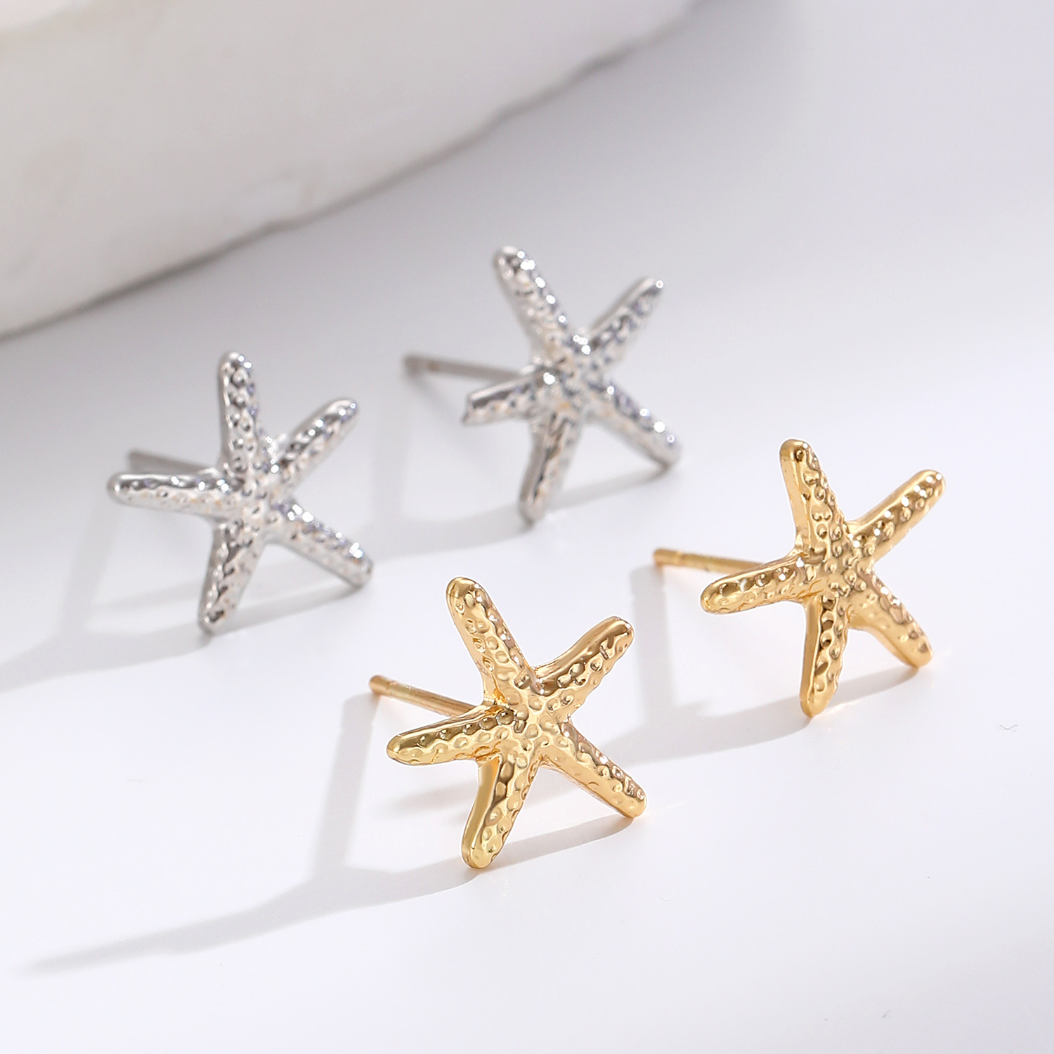 Amazon Starfish stud earrings are fashionable and stylish, with exaggerated star earrings for a personalized vacation on the beach. They are simple and versatile Application Scenario