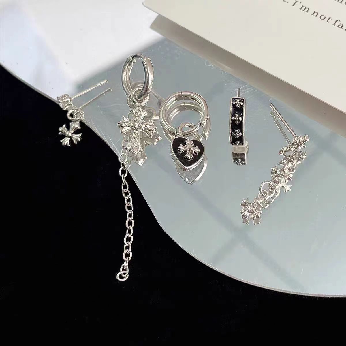 Personalized European and American style five-pointed star earrings, star ear buckle set, niche Crochet stud earrings, cross stud earrings Application Scenario