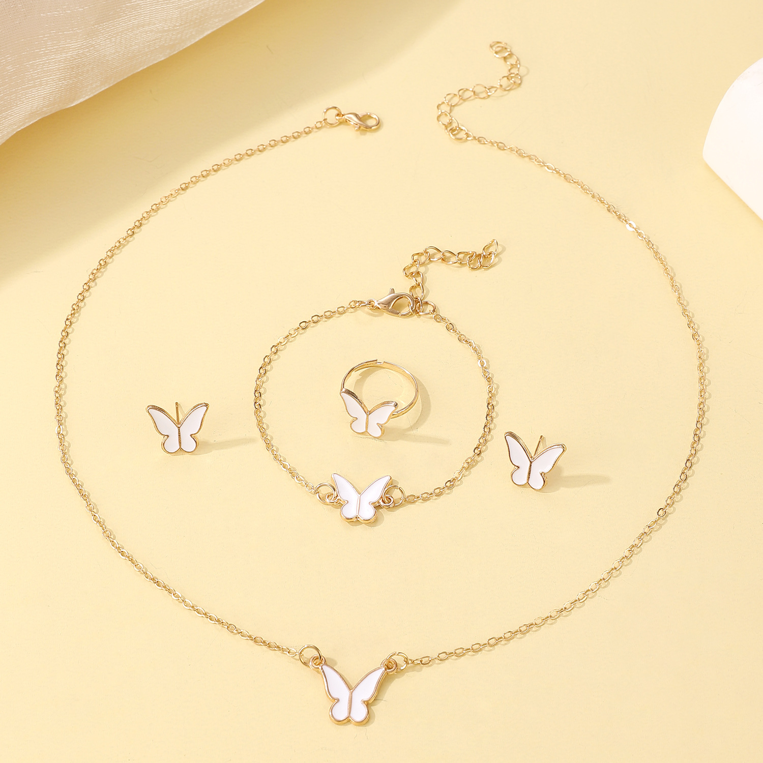 European and American exaggerated heart-shaped butterfly stud rings, bracelets, necklaces, jewelry sets, women's fashion four-piece sets, cross-border accessories Application Scenario