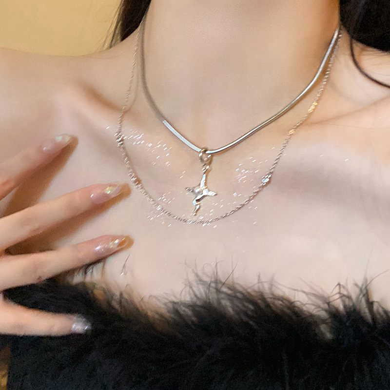 A cool and stylish silver double-layer cross pearl necklace for women's summer collarbone chain, 2023 new style necklace Specification drawing