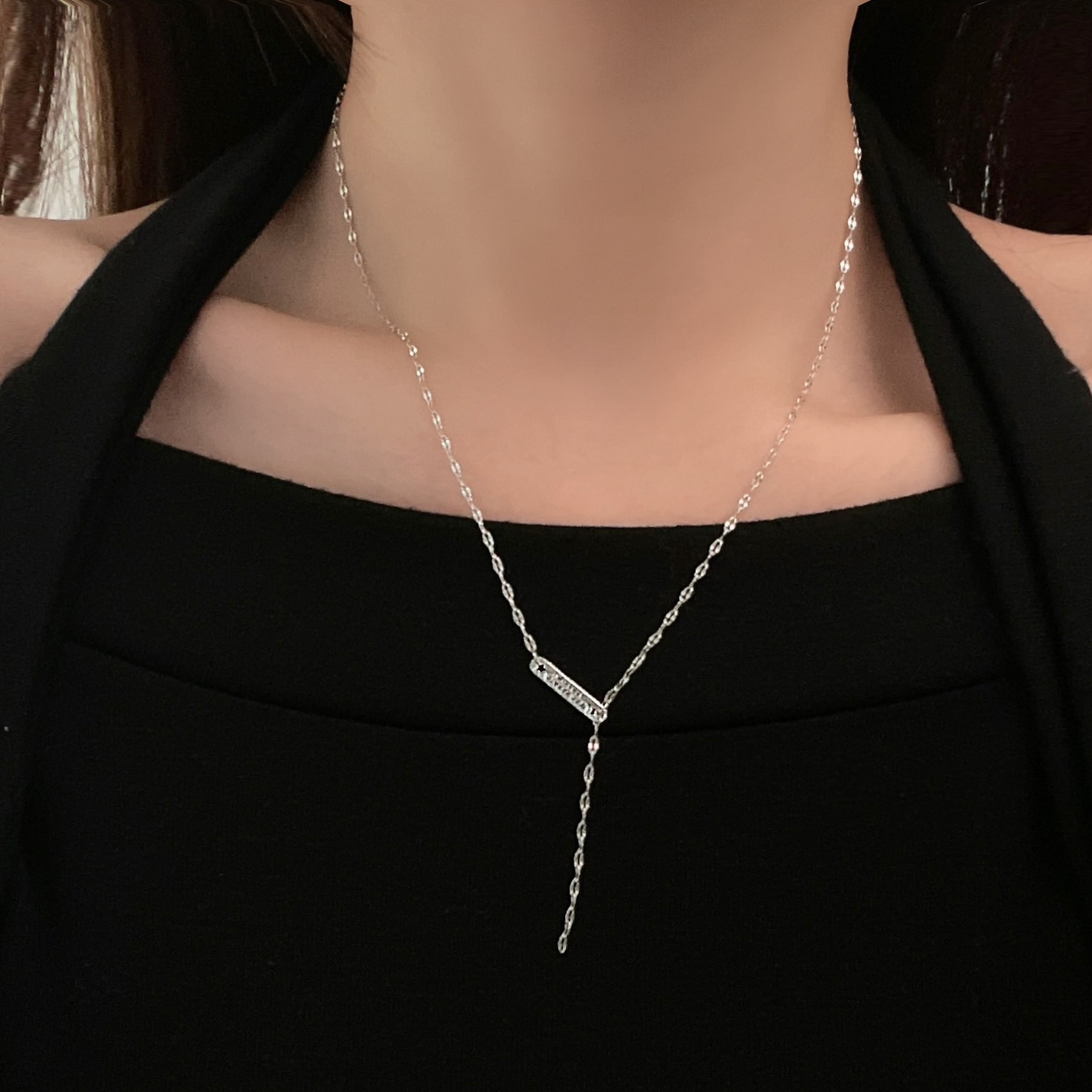 Design sense letter long bar necklace for women, 2023 new style simple, light luxury, niche collarbone chain, versatile neckchain accessory details Picture