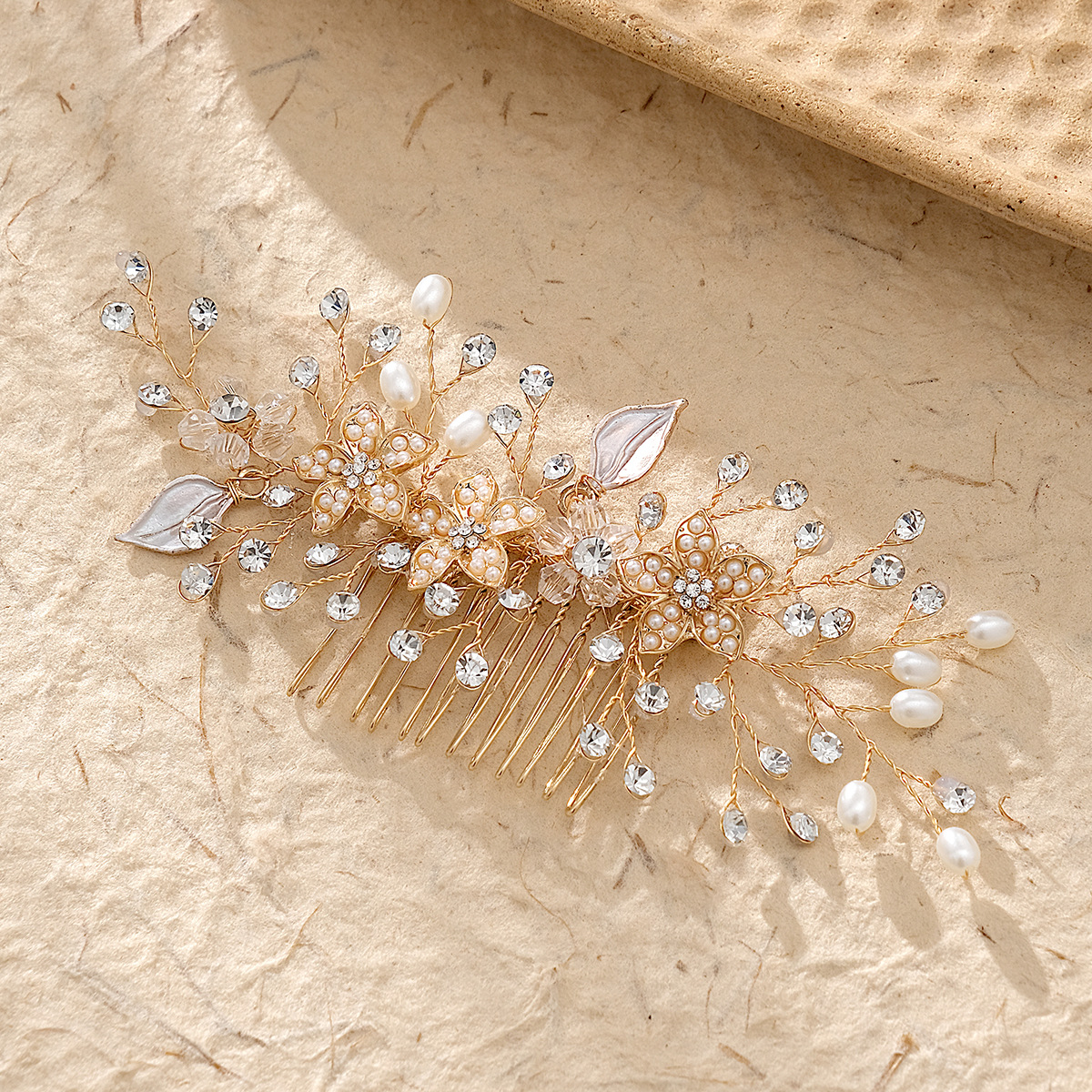 Bridal accessories: Popular wedding combs, wedding gowns, wedding dresses, photo accessories, pearl hair combs, wedding curls and hair accessories in Europe and America details Picture