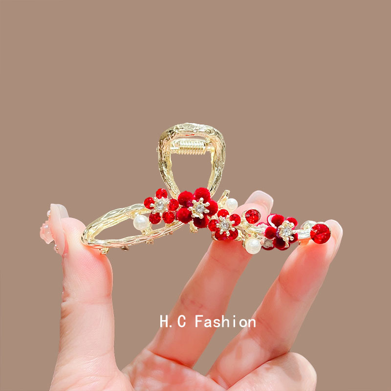 New high-end red velvet plum blossom hair clip, elegant and feminine, medium-sized updo shark clip accessory at the back of the head Specification drawing