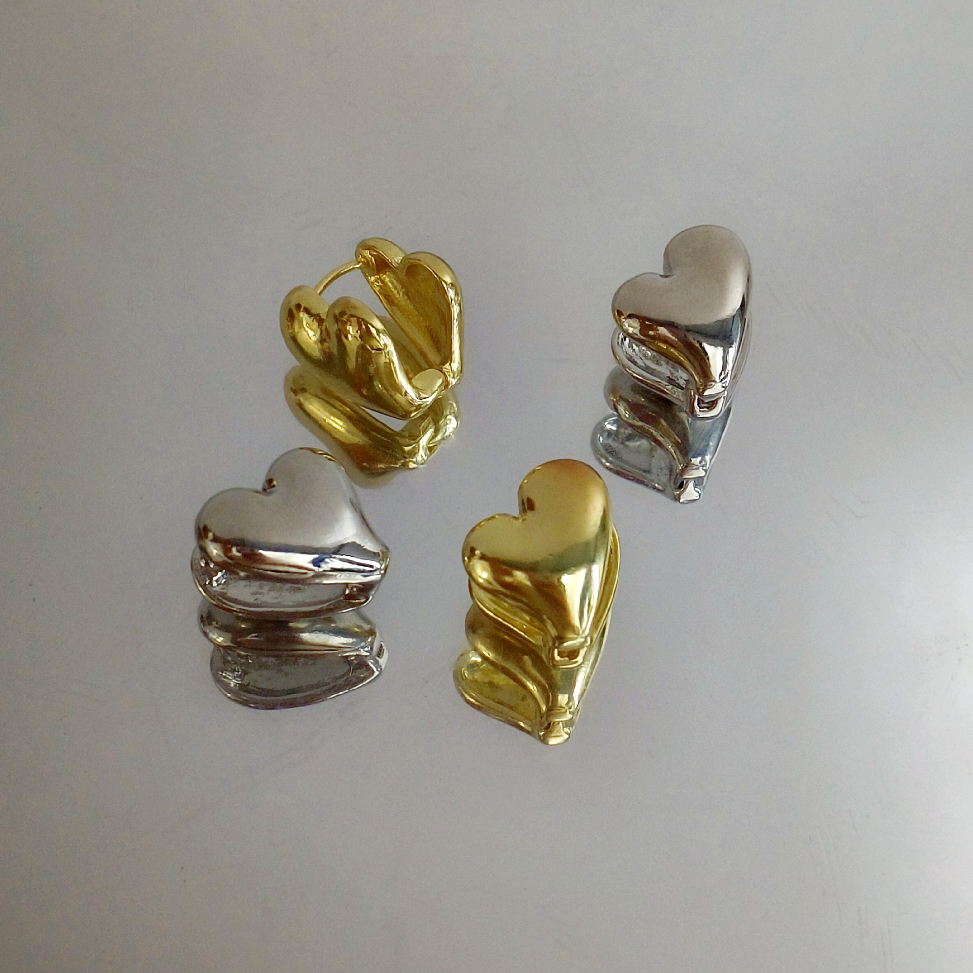 Korean golden heart-shaped stud earrings for women, with a unique and elegant touch. The heart-shaped stud earrings are a retro, high-end and heart-shaped accessory for commuting full figure