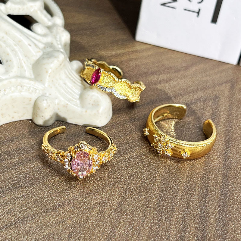 A new Chinese-style retro brushed floral pink diamond open-top ring with a touch of elegance and sophistication, exuding a sense of luxury and sophistication for women Application Scenario