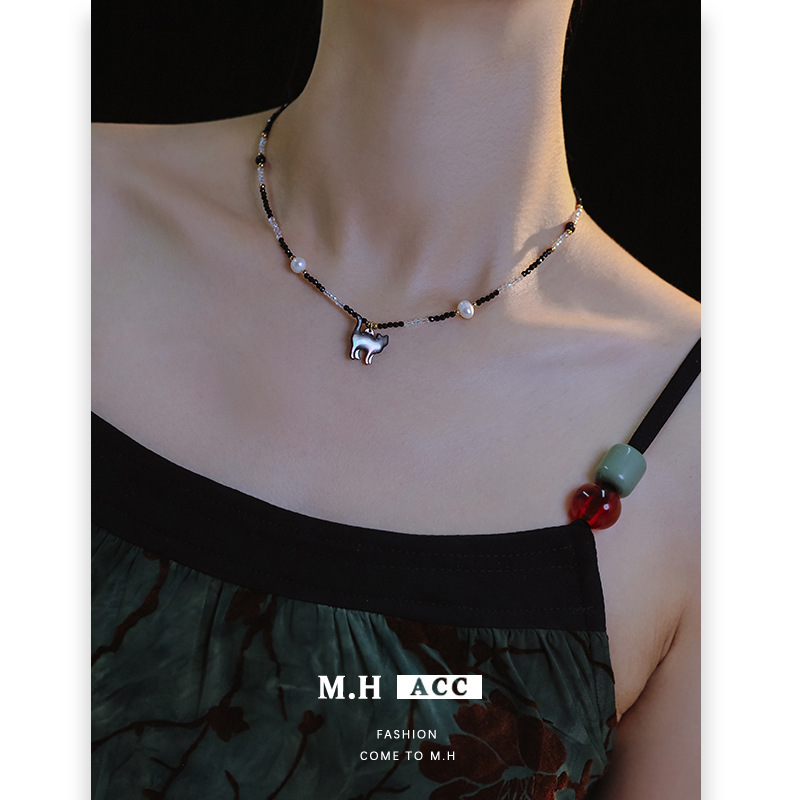 Cat-shaped sea shell beaded necklace for women, new summer 2025, light luxury, niche fashion, versatile design, collarbone chain full figure